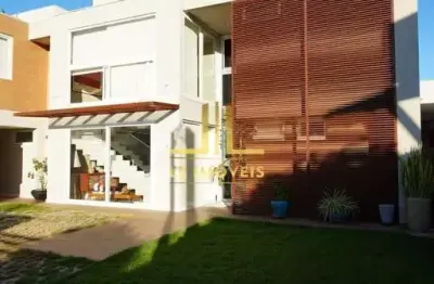 Casa luxuosa - 8 quartos sendo 6 suítes - porteira fechada - guarajuba