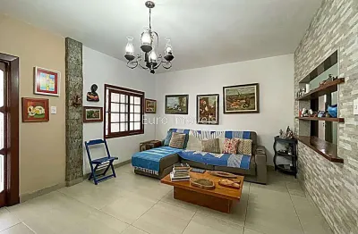 Casa com 4 quartos à venda na Rua Vicente Adão Botti, Bom Pastor, Juiz de Fora