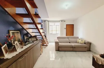 Casa com 2 quartos à venda na Rua Sueny Sacconi, Monte Castelo, Juiz de Fora