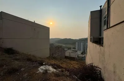 Terreno à venda no São Pedro, Juiz de Fora 