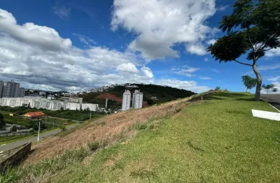 Terreno em condomínio fechado à venda na Rua Octávio Malvaccini, São Pedro, Juiz de Fora
