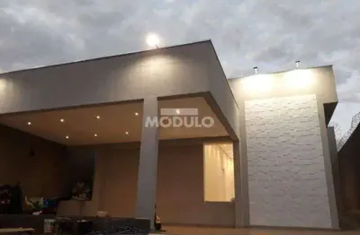 Casa com 3 quartos para alugar na Rua Monlevade, --, Daniel Fonseca, Uberlândia