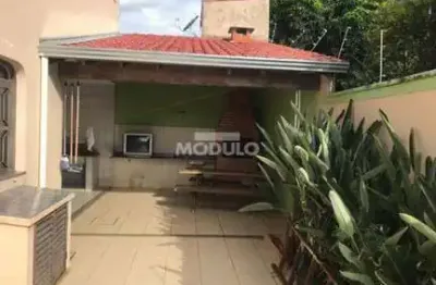 Casa residencial para locação no bairro santa mônica