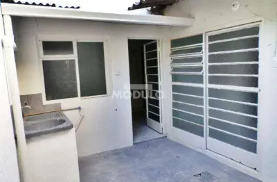 Apartamento com 3 quartos para alugar na Rua Santos Dumont, --, Centro, Uberlândia