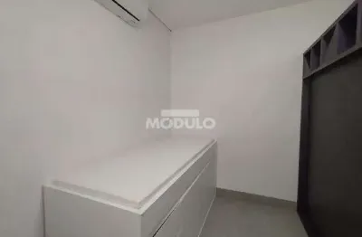 Sala comercial para alugar na Avenida Raulino Cotta Pacheco, --, Osvaldo Rezende, Uberlândia