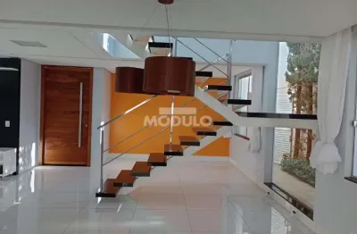 Casa residencial estilo sobrado para locação no bairro alto umuarama.