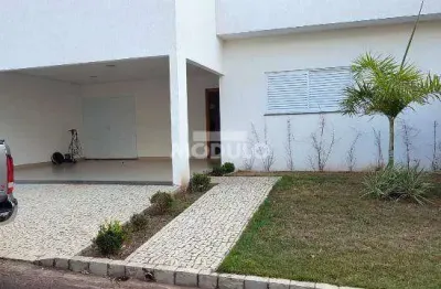Casa residencial em condomínio para locação bairro minas gerais.