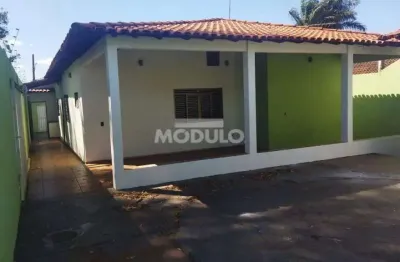 Casa residencial à venda, 4 quartos, 2 suítes, 2 vagas, cidade jardim - uberlândia/mg