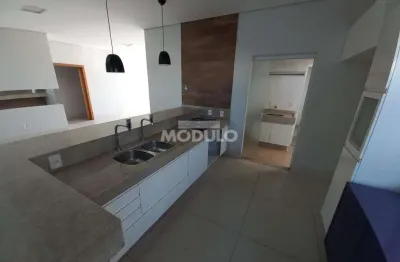 Casa residencial em condomínio para locação no bairro aclimação com 4 suítes