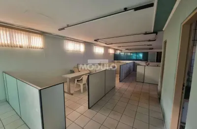 Barracão / Galpão / Depósito para alugar na Rua Aguapé, --, Chácaras Tubalina e Quartel, Uberlândia