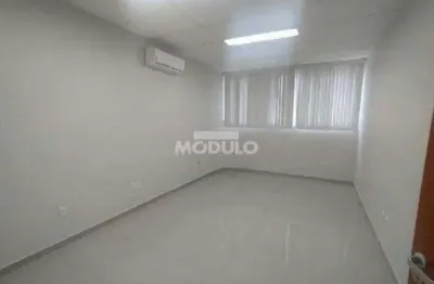 Sala comercial para alugar na Praça Doutor Manoel Crosara, --, Saraiva, Uberlândia
