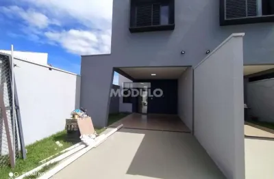 Casa com 3 quartos para alugar na Rua Planicie, --, Aclimação, Uberlândia