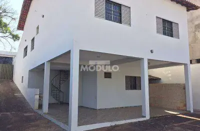 Casa comercial / residencial à venda, 3 quartos, 3 suítes, 8 vagas, cidade jardim - uberlândia/mg