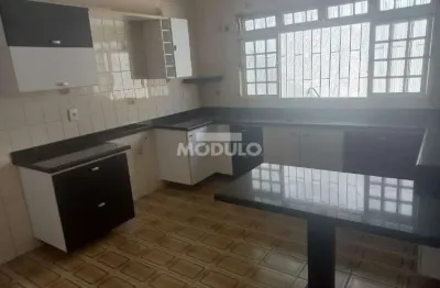 Casa com 4 quartos para alugar na Rua Delmira Cândida Rodrigues da Cunha, --, Santa Mônica, Uberlândia
