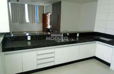 Apartamento com 3 quartos para alugar na Rua Manoel dos Santos, --, Saraiva, Uberlândia