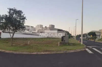 Excelente lote de esquina no condomínio varanda sul