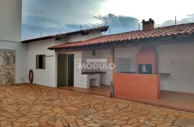 Casa com 4 quartos para alugar na Rua Antônio Salviano de Rezende, --, Santa Mônica, Uberlândia