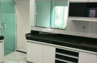 Casa com 3 quartos para alugar na Rua Hamburgo, --, Jardim Europa, Uberlândia