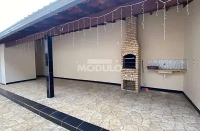 Casa com 3 quartos para alugar na Rua Emborcação, --, Granada, Uberlândia