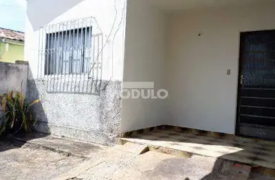 Casa com 2 quartos para alugar na Rua Timbiras, --, Saraiva, Uberlândia