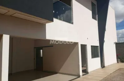 Casa com 3 quartos para alugar na Avenida Palmeira Real, --, Novo Mundo, Uberlândia