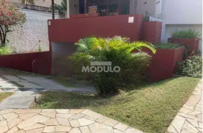 Casa residencial disponível para locação no bairro Centro.