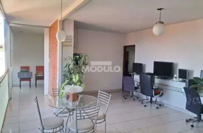 Casa com 3 quartos para alugar na Rua Padre Anchieta, --, Lidice, Uberlândia