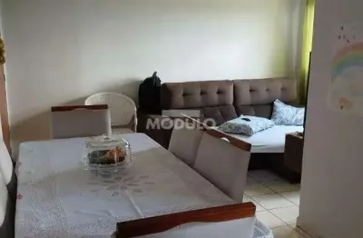 Apartamento com 2 quartos à venda na Avenida Taylor Silva, --, Tocantins, Uberlândia