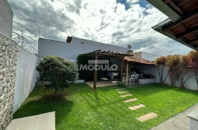 Casa com 3 quartos à venda na Rua Doutor Rubens Pereira da Silva, --, Shopping Park, Uberlândia