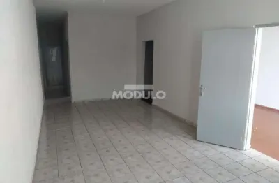 Casa com 2 quartos para alugar na Rua São Paulo, --, Brasil, Uberlândia