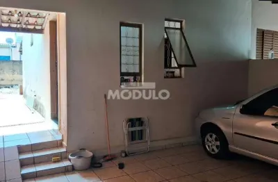 2 casas independentes em terreno de 300 m no pampulha