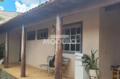 Casa com 3 quartos à venda na Avenida Estrêla do Sul, --, Osvaldo Rezende, Uberlândia