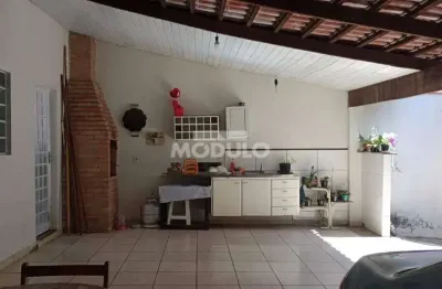 Casa residencial à venda, 3 quartos, 1 suíte, 3 vagas, cidade jardim - uberlândia/mg