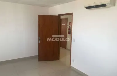 Sala comercial para alugar na Avenida Vasconcelos Costa, --, Osvaldo Rezende, Uberlândia