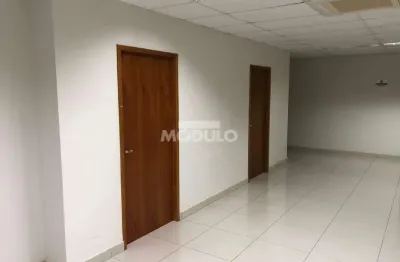 Sala comercial para alugar na Avenida Vasconcelos Costa, --, Osvaldo Rezende, Uberlândia