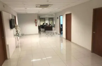 Sala comercial para alugar na Avenida Vasconcelos Costa, --, Osvaldo Rezende, Uberlândia