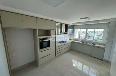 Apartamento com 3 quartos para alugar na Rua Tapuirama, --, Osvaldo Rezende, Uberlândia