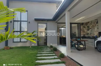 Casa com 3 quartos à venda na Rua Roterdã, --, Jardim Europa, Uberlândia