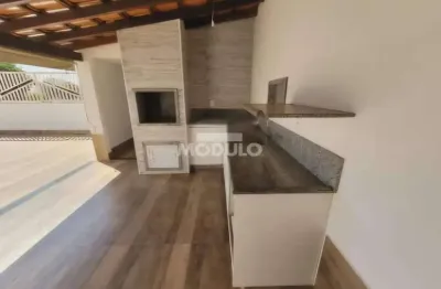 Apartamento sobrado para locação no bairro planalto