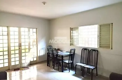 Casa residencial à venda, 4 quartos, 1 suíte, santa luzia - uberlândia/mg