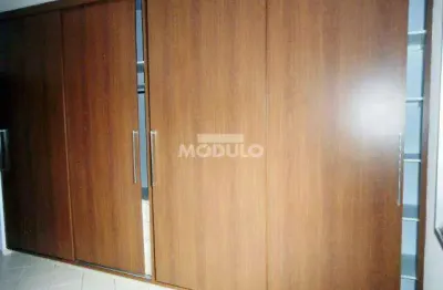 Apartamento com 3 quartos para alugar na Rua Botafogo, --, Tabajaras, Uberlândia