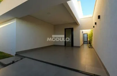 Casa com 3 quartos para alugar na Rua Planicie, --, Aclimação, Uberlândia