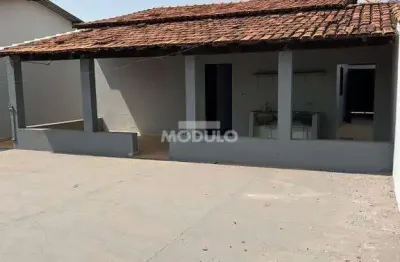 Casa com 3 quartos para alugar na Rua do Cinegrafista, --, Planalto, Uberlândia