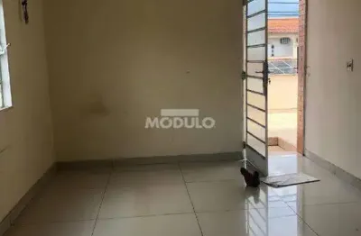 Casa com 4 quartos para alugar na Avenida Cesário Alvim, --, Brasil, Uberlândia