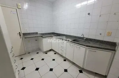 Apartamento com 3 quartos para alugar na Rua Quintino Bocaiúva, --, Centro, Uberlândia