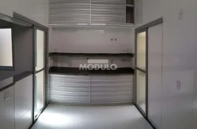 Casa residencial para locação no bairro santa mônica