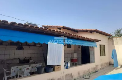 Casa residencial à venda, 3 quartos, 1 suíte, 3 vagas, santa mônica - uberlândia/mg