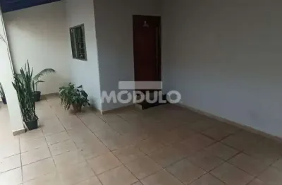 Excelente casa com otimo acabamento no alto umuarama