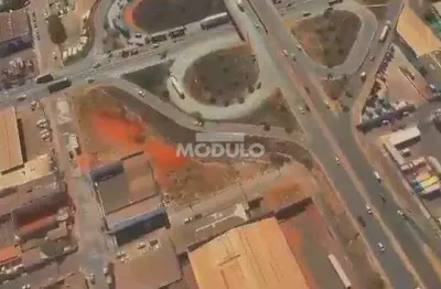 Terreno à venda na Avenida Antônio Tomaz Ferreira De Rezende, --, Marta Helena, Uberlândia