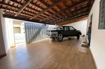 Casa com 3 quartos à venda na Rua do Feirante, --, Planalto, Uberlândia